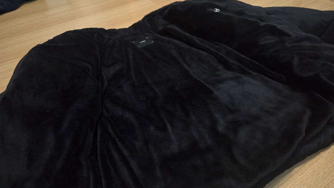 일꼬르소 블랙 오버핏 볼륨 퍼 에센셜  숏  패딩 점퍼 상품이미지7