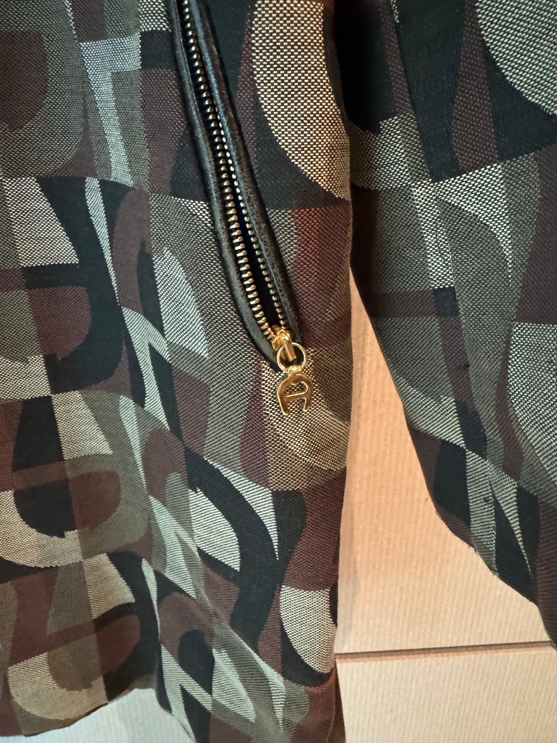 아이그너 레더 코트 42사이즈 상품이미지3