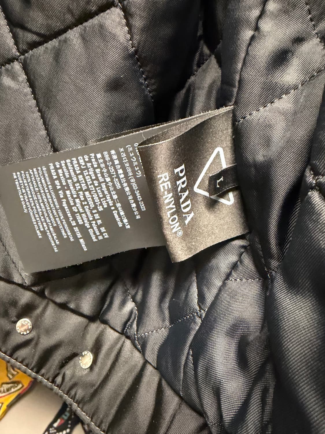 프라다 리나일론 블루종 자켓 판매합니다 상품이미지3