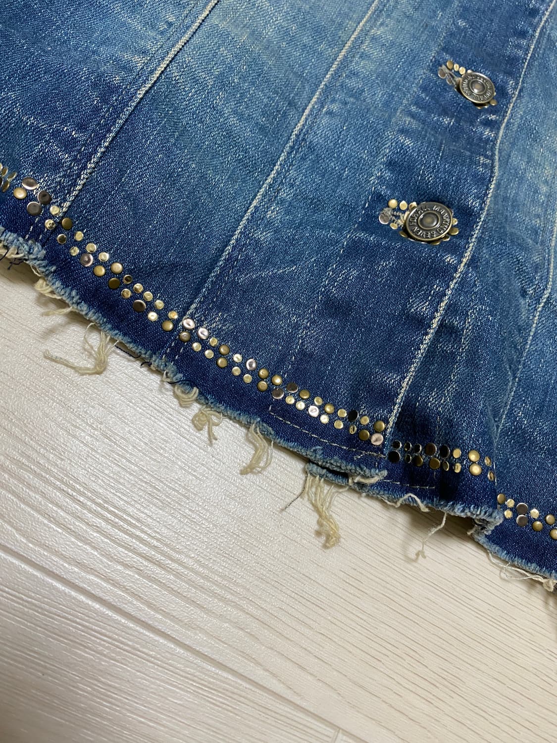 7 For All Mankind 스터드 데님 자켓 상품이미지4