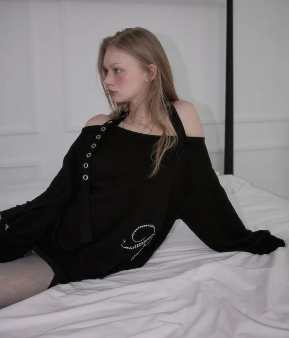 로제프란츠 아일렛 스트랩 오픈 스웻셔츠 (Black) 상품이미지2