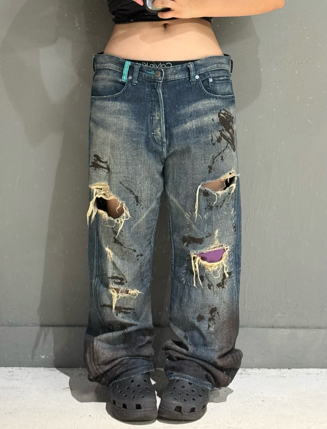 Damage painting detail denim pants 상품이미지1