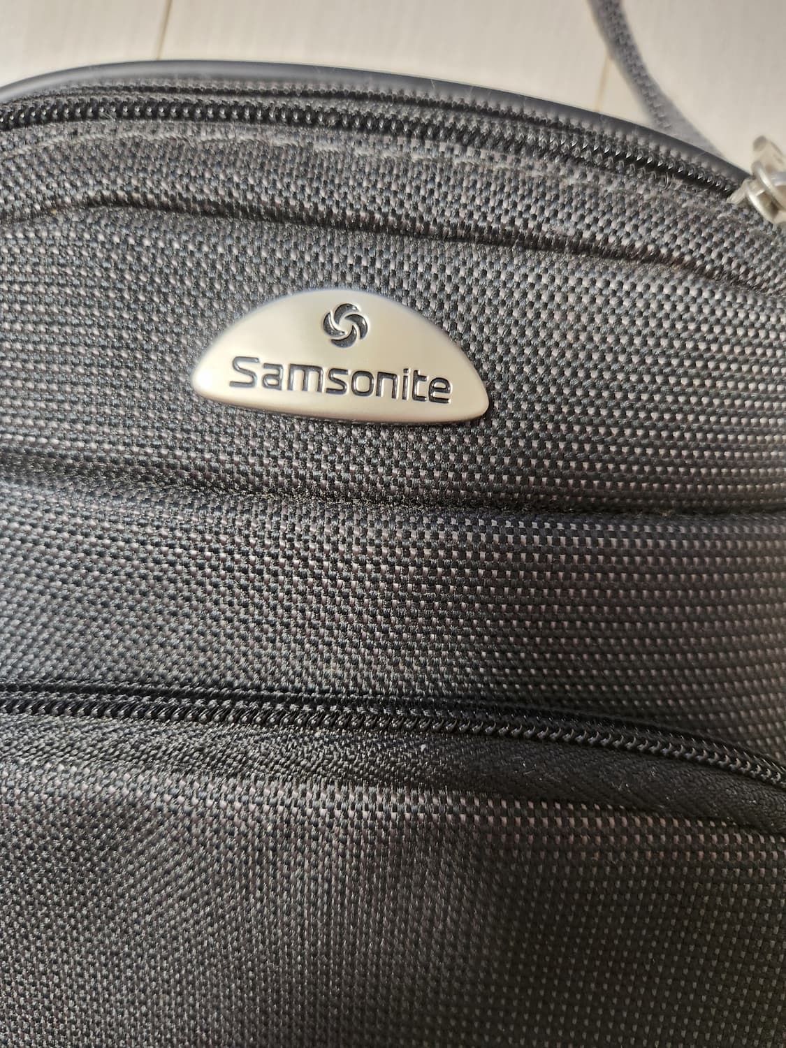 미사용) 샘소나이트 크로스백

여러 중고사이트에도 같이 판매하고 있어서  상품이미지10