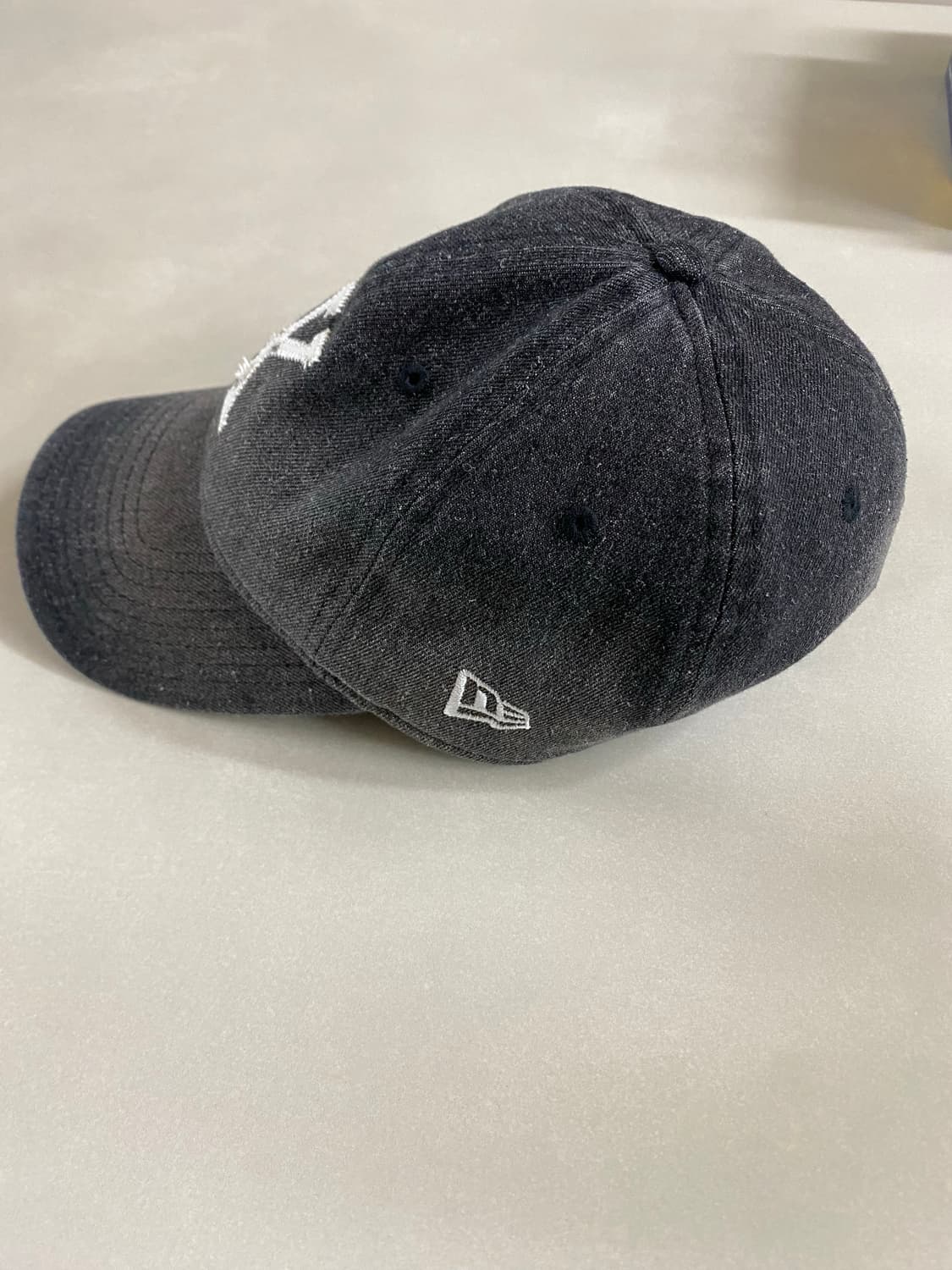 엑스오디너리 뉴에라 콜라보 워시드 데님 볼캡 상품이미지3