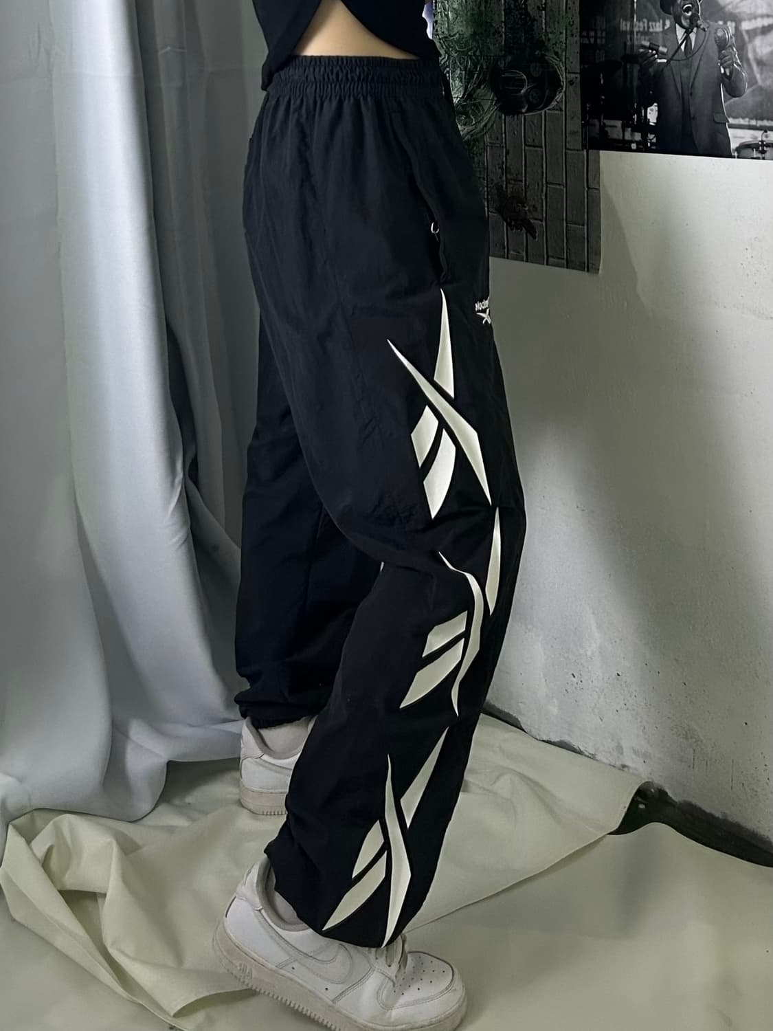 리복 흰색 무늬 검은색 트레이닝 팬츠 m 상품이미지2