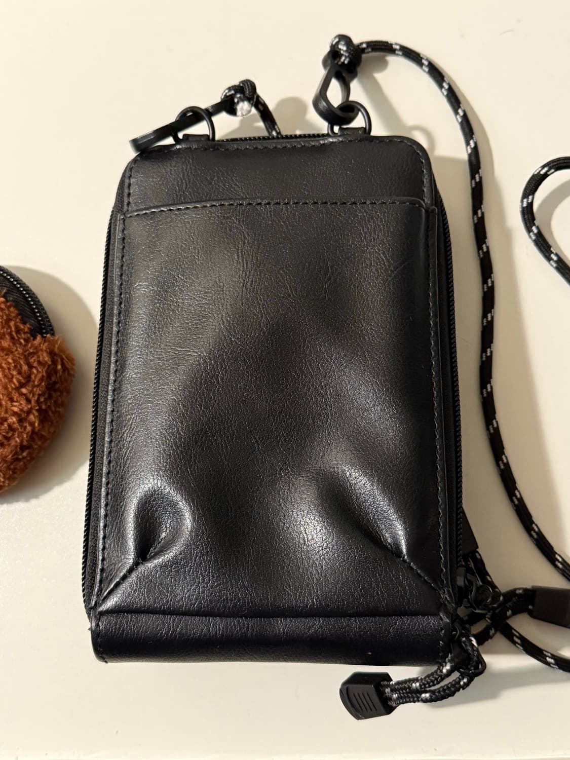 베이프 가죽 크로스백 상품이미지2