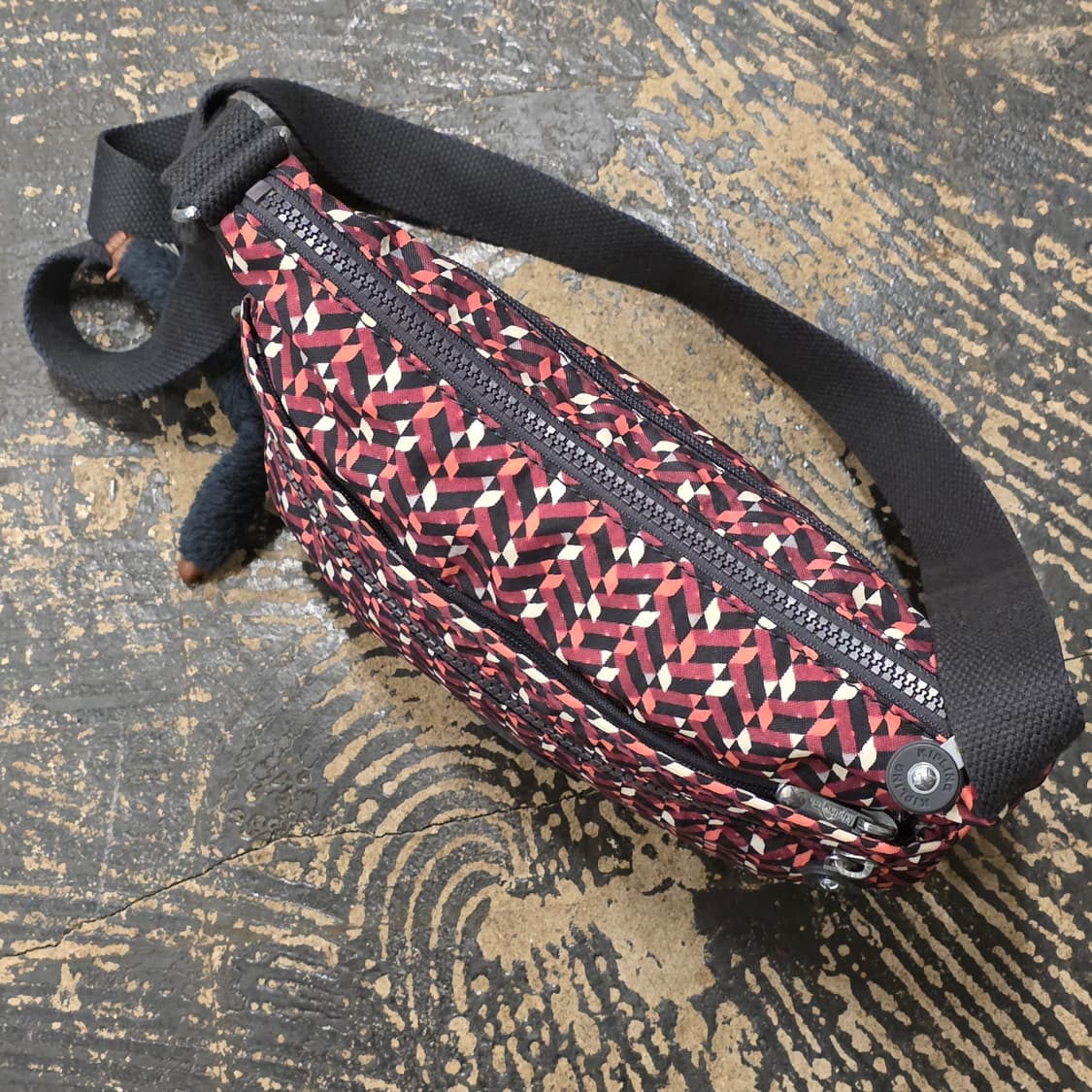 키플링 패턴 크로스백 상품이미지3