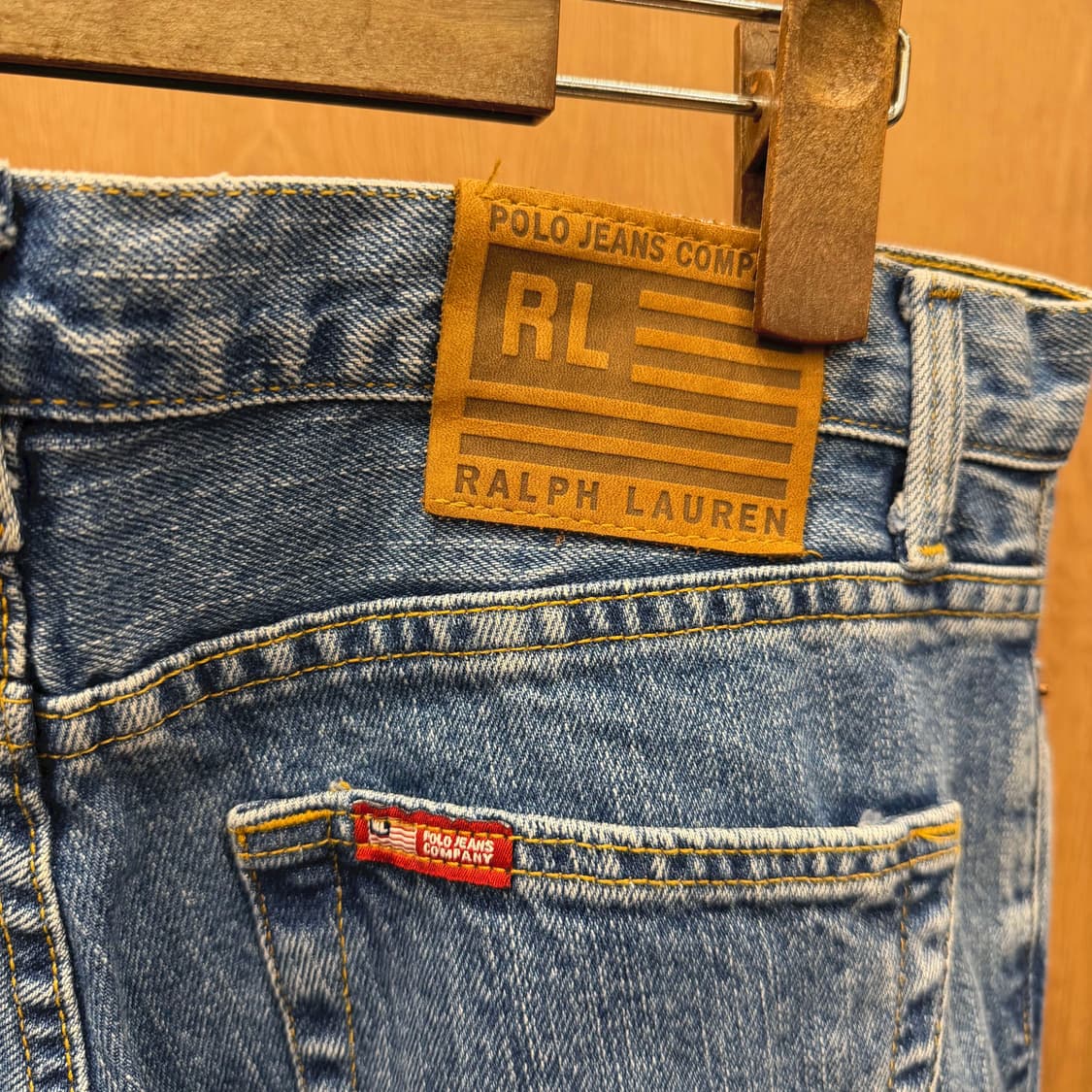 폴로 랄프로렌 데님 팬츠 로고 버튼 워치 포켓 디테일 레귤러핏 연청 상품이미지7