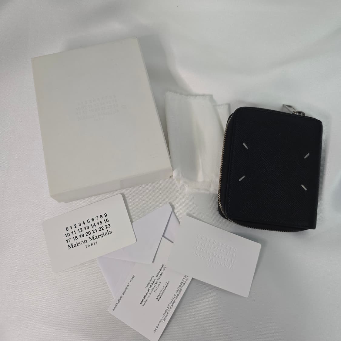 마르지엘라 지퍼 반지갑 상품이미지1