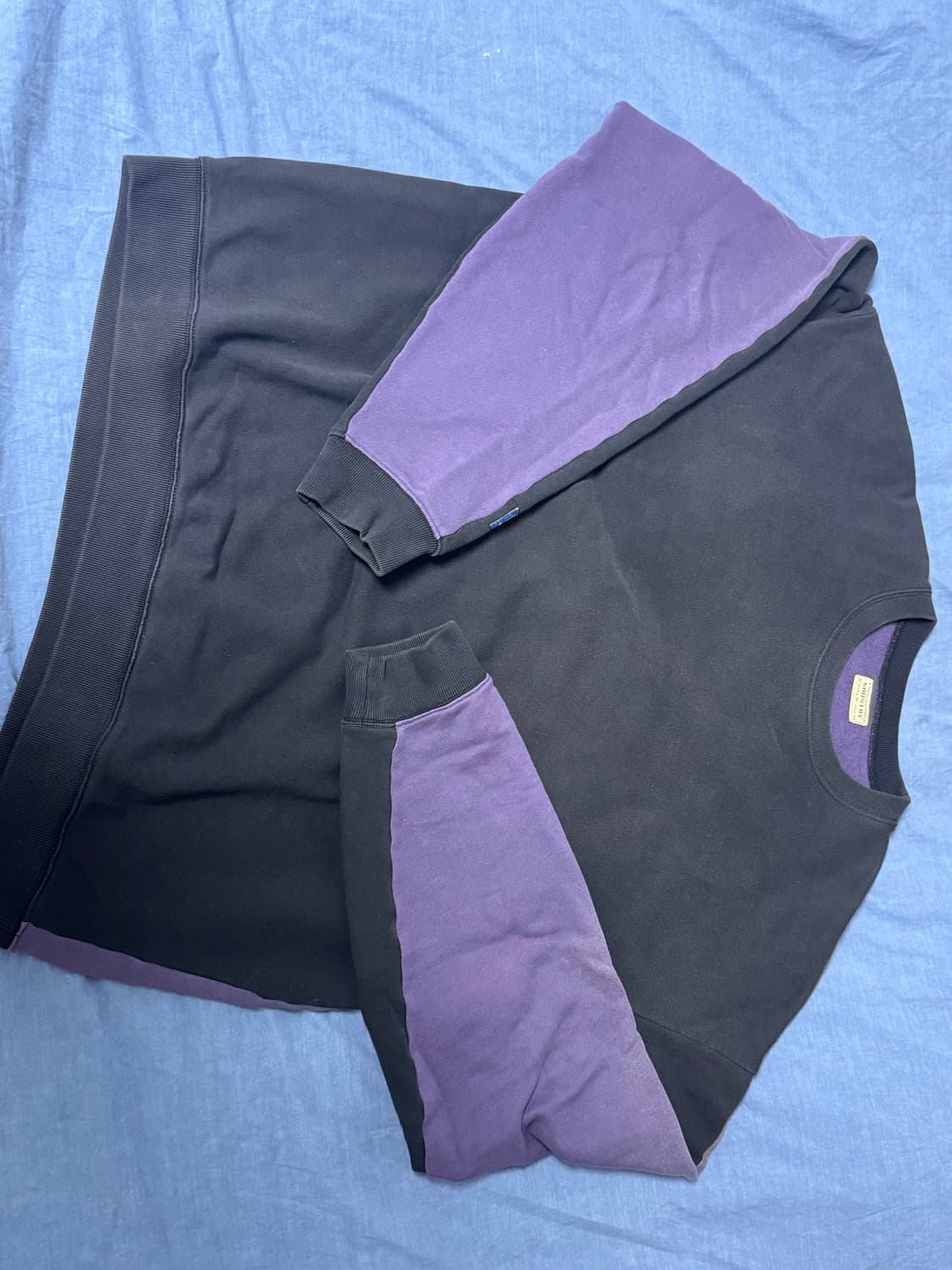 [F] 캐피탈 투톤 빅 플리스 스웨트셔츠 블랙 퍼플 상품이미지5