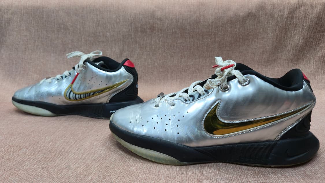 나이키 250mm- 르브론 21 SE GS 메탈릭 실버 메탈릭 골드 상품이미지4