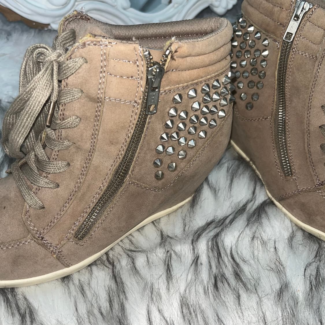 빈티지 스터드 웨지힐 스니커즈 상품이미지3