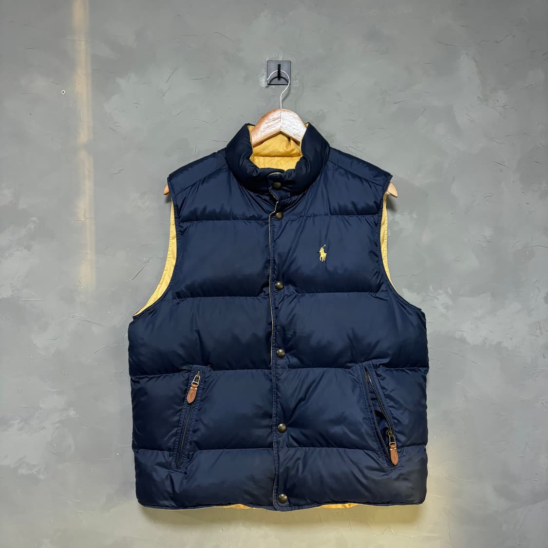 폴로 랄프로렌 양면 푸퍼다운 패딩조끼 네이비 노랑 상품이미지1
