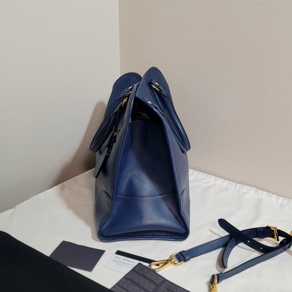 프라다 가방,크로스백토트백(디올샤넬보테가루이비통구찌셀린느생로랑발렌시아가 상품이미지4