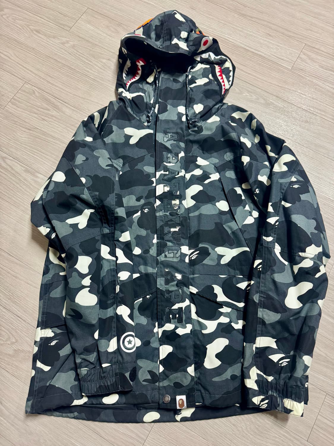 베이프 야광 샤크후드 바람막이 상품이미지1