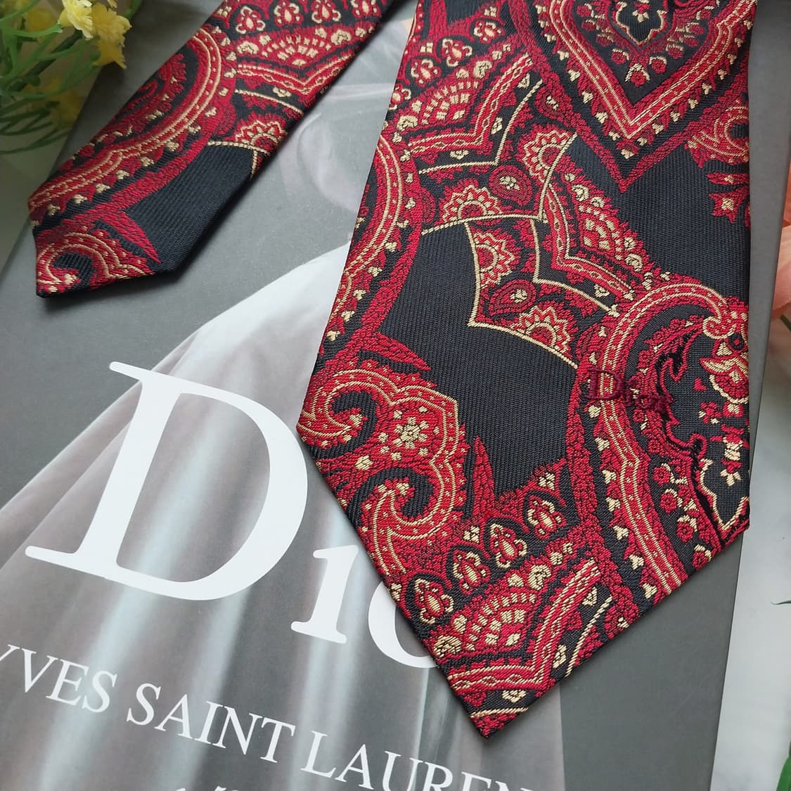 디올 실크 레드&블랙 페이즐리 넥타이 9.5cm A+등급 K1273
 상품이미지4