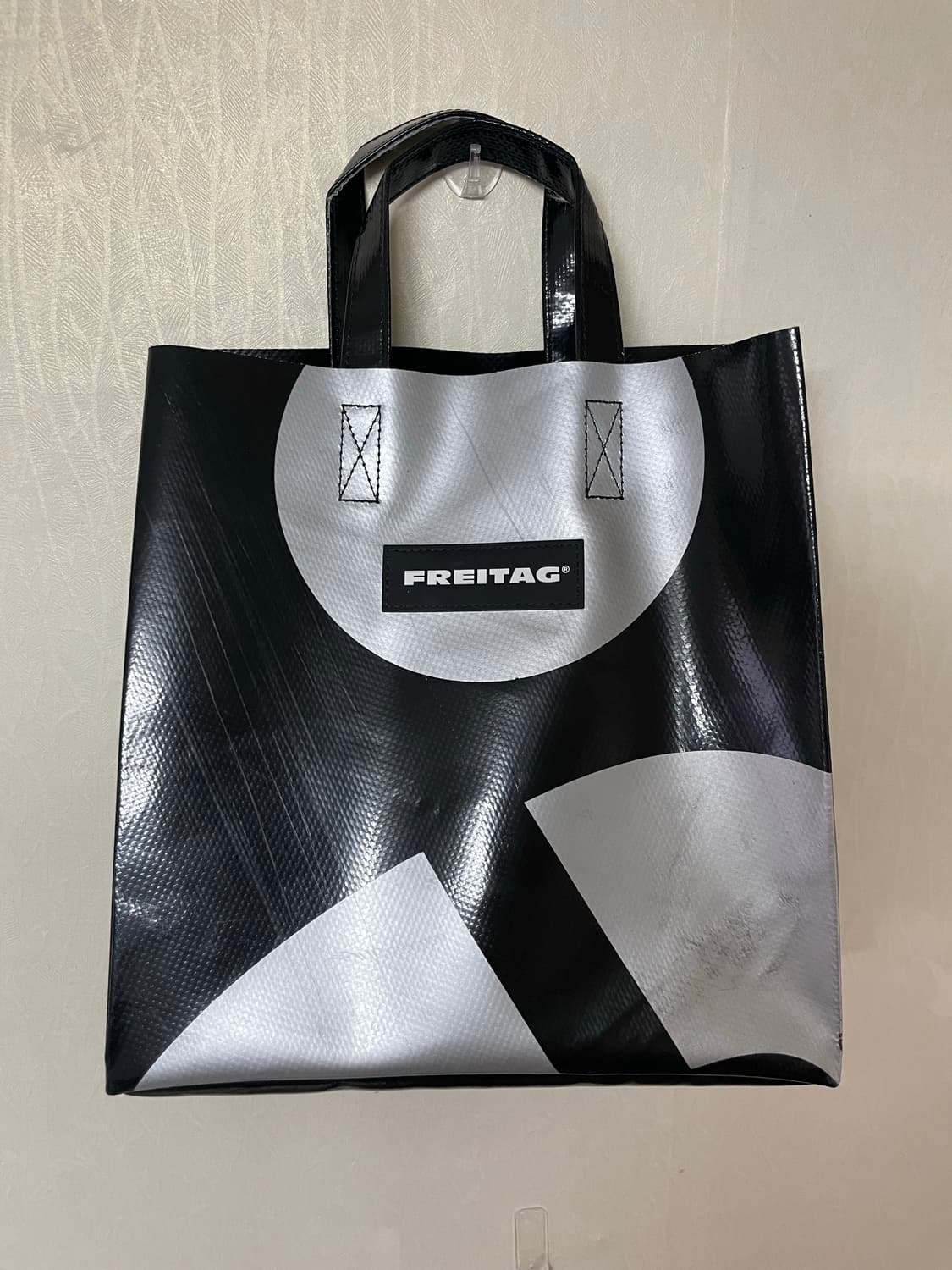 프라이탁 소니 블랙 실버 토트백 상품이미지2