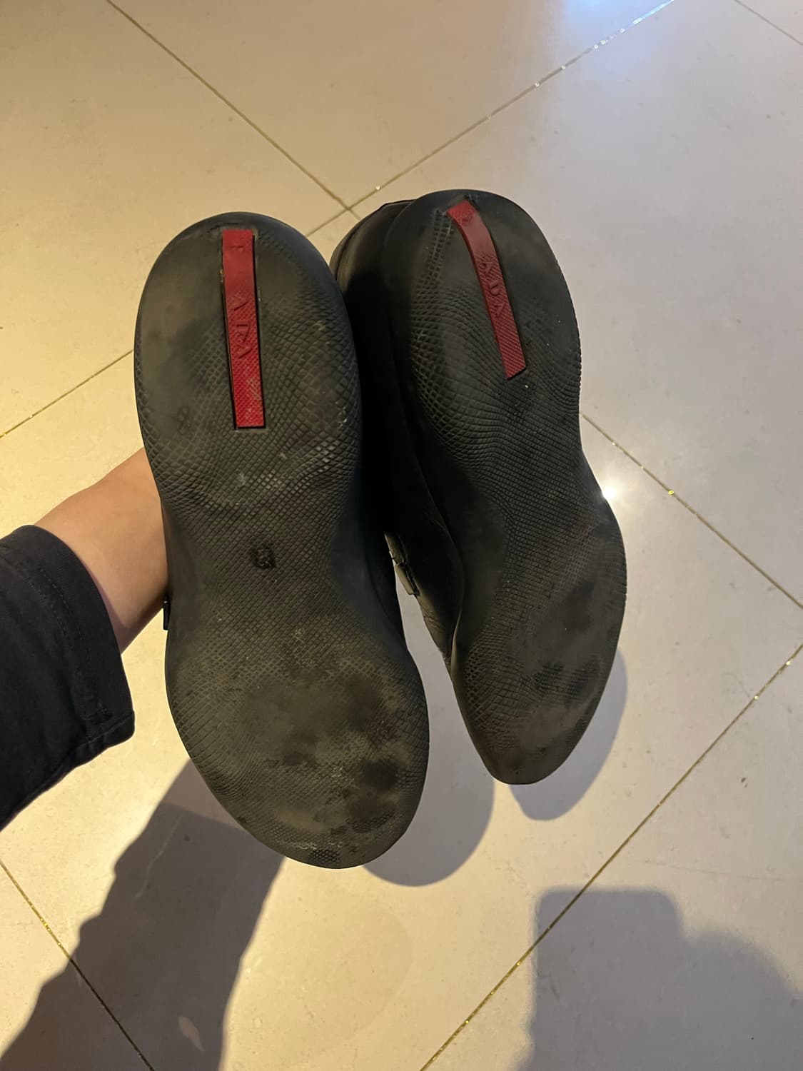 프라다 스포츠 메탈 버클 로퍼 스니커즈 8 상품이미지5