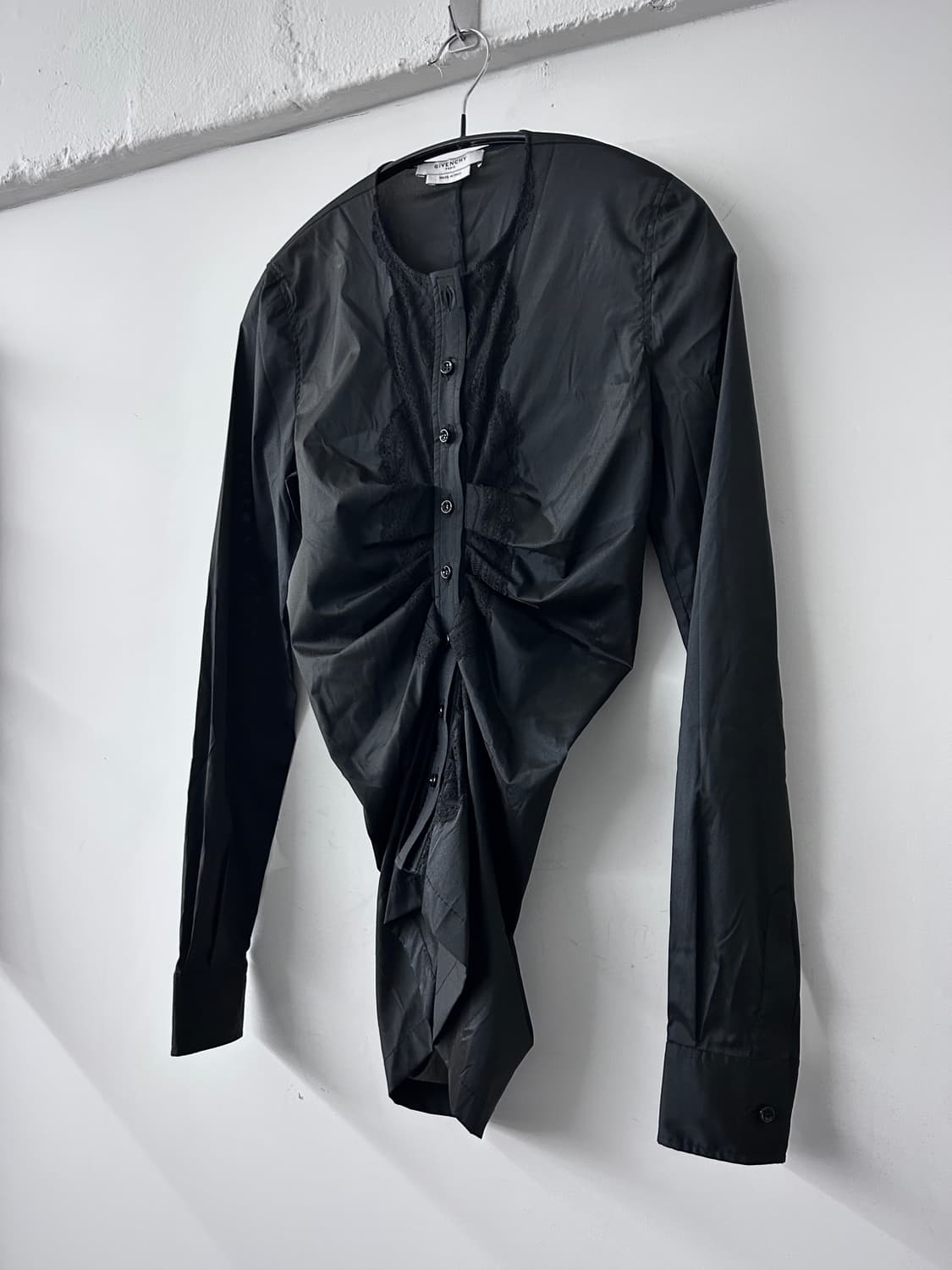 지방시 고딕 레이스 드레이프 셔츠 상품이미지4