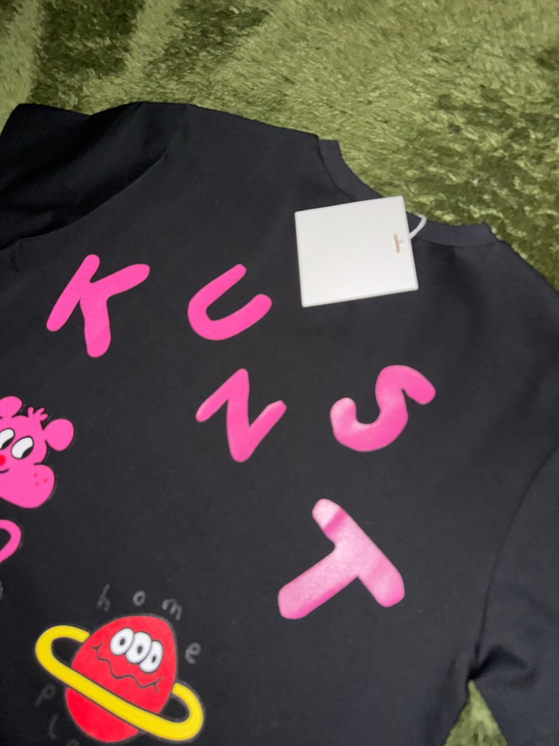 [S] 더뮤지엄비지터 X 존 버거맨 콜라보 플래닛 프린트 티셔츠 상품이미지8