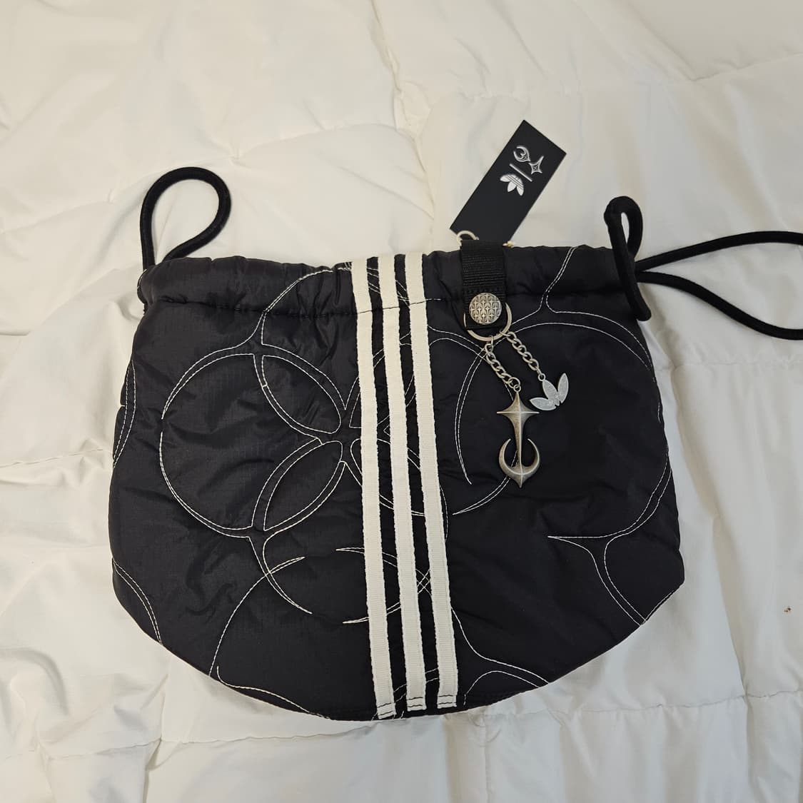 아디다스 x 떠그 클럽 패디드 백 블랙 상품이미지1