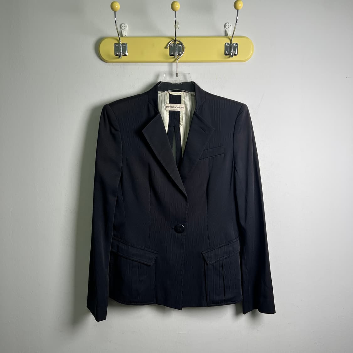 엠포리오 아르마니 오픈 백 핀스트라이프 블레이저 40 상품이미지1
