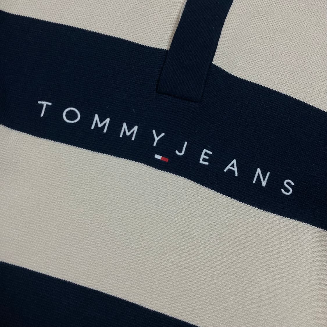 타미진스 스펠아웃 로고 믹스 컬러 단가라 카라 니트 상품이미지2