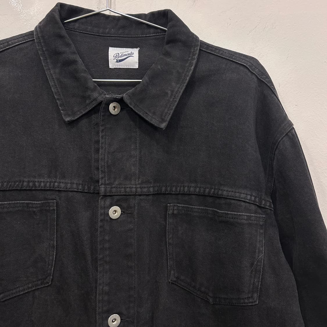 파르티멘토 절개 흑청 데님 트러커자켓 상품이미지1