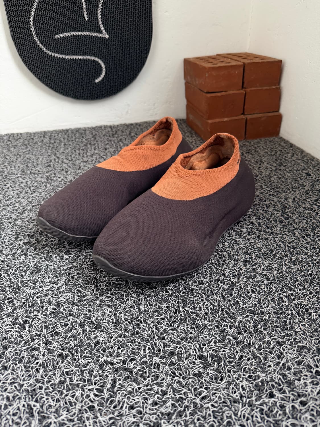 아디다스 이지 니트 러너 '스톤 카본 Adidas Yeezy Knit 상품이미지1