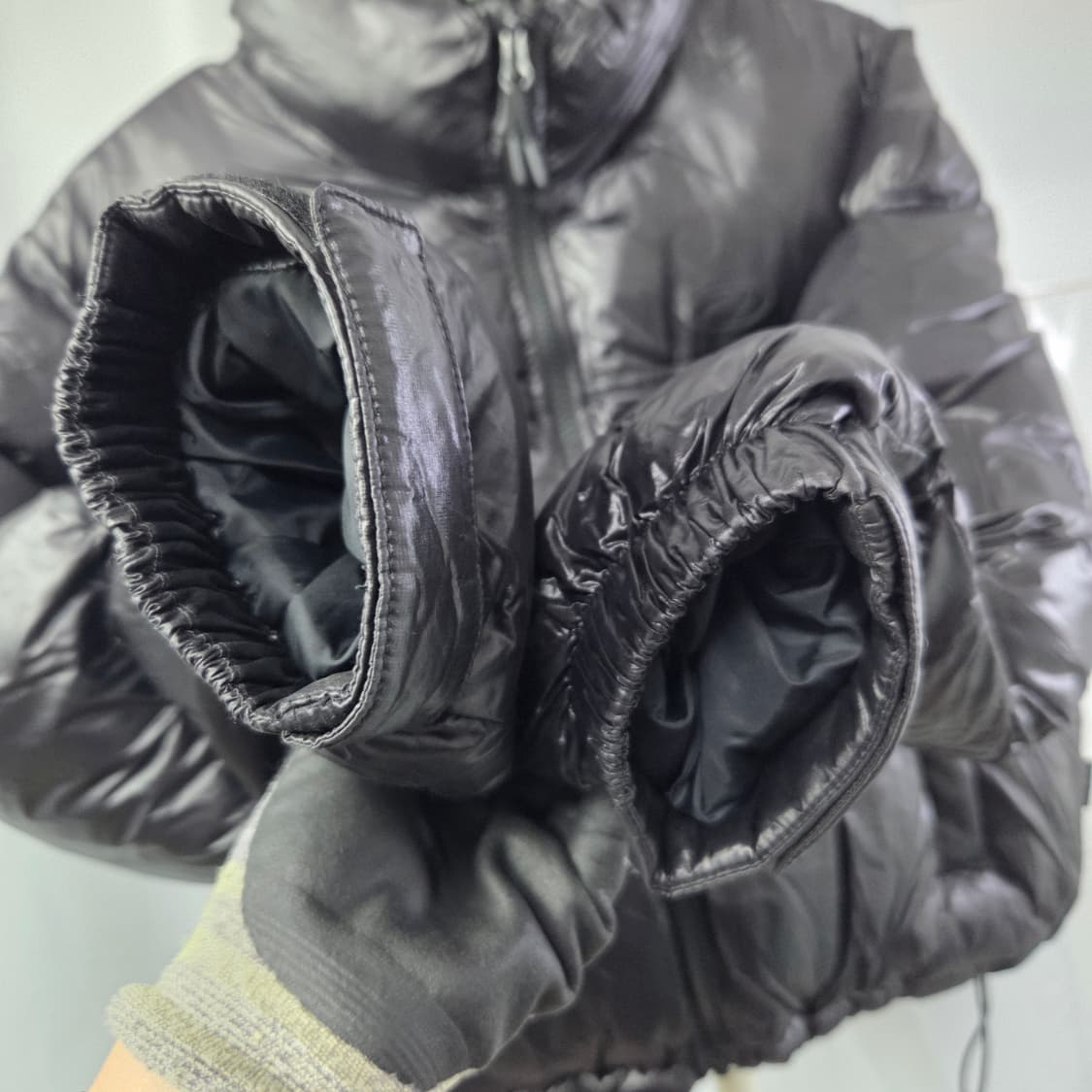 55 오드스튜디오 푸퍼 글로시 숏패딩 블랙 상품이미지4