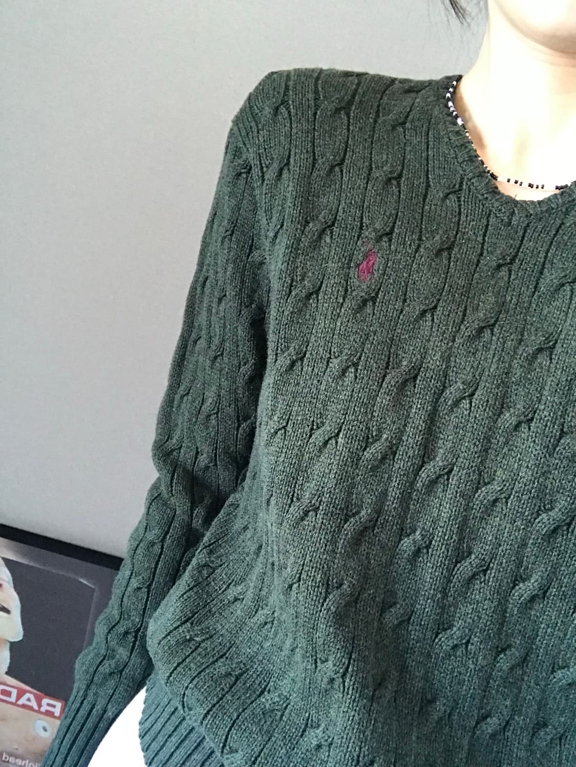폴로 랄프로렌 포니로고 브이넥라인 케이블 니트 딥그린 상품이미지5