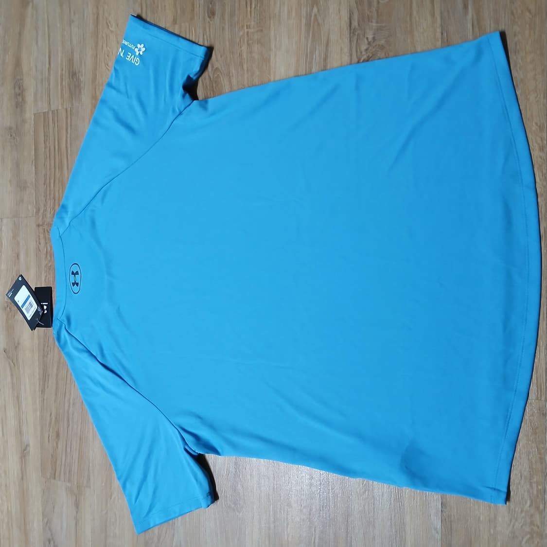 택붙은 미사용 underarmour 벤츠 언더아머 반팔티 기능티 상품이미지5