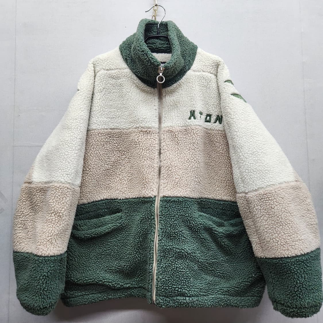 엑스톤즈 멀티컬러 컬러블럭 오버핏 후리스(안감퀄팅) 6XL 상품이미지1