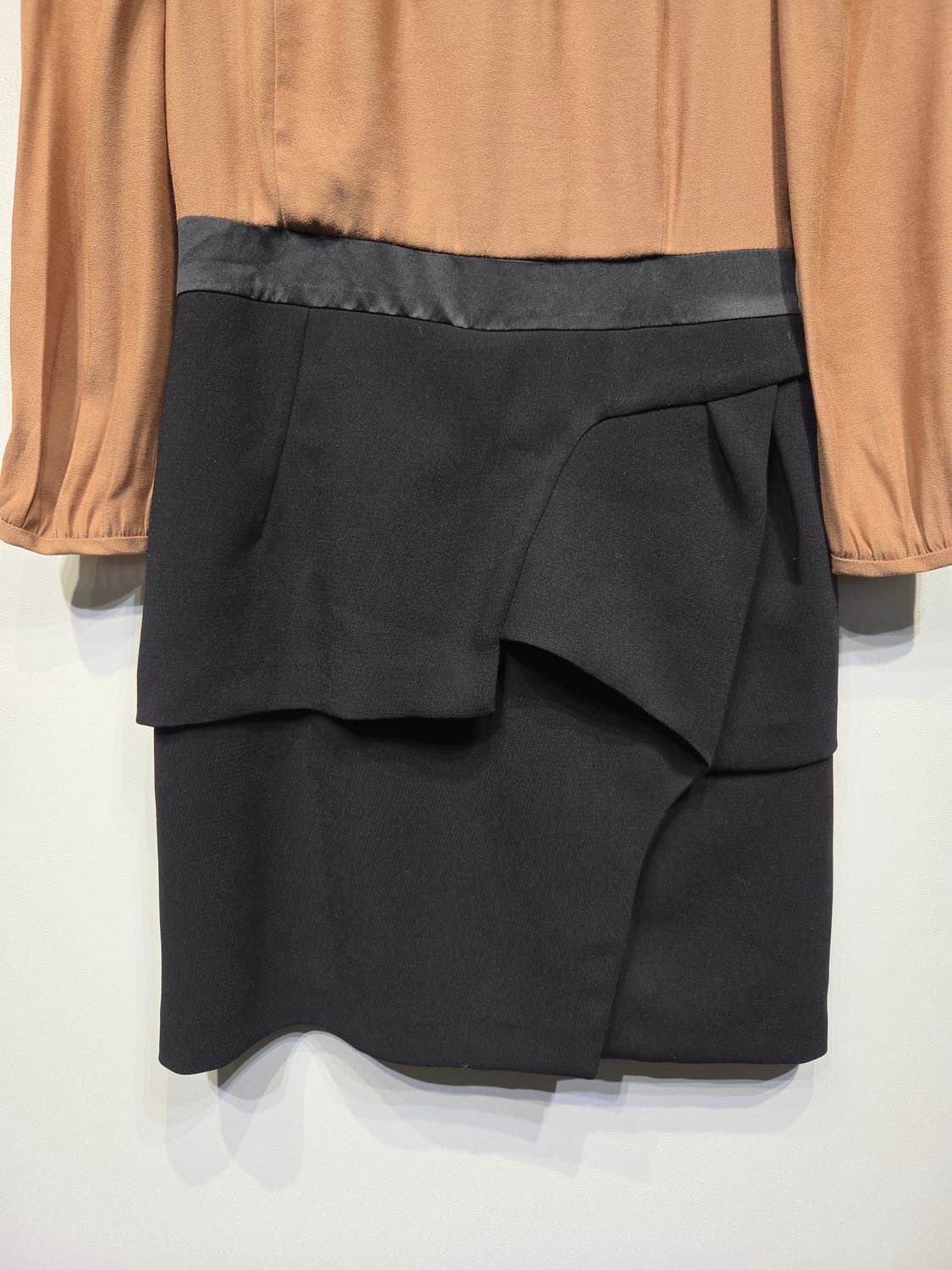 온앤온(on & on) 배색 레이어드 셔링 원피스 상품이미지4