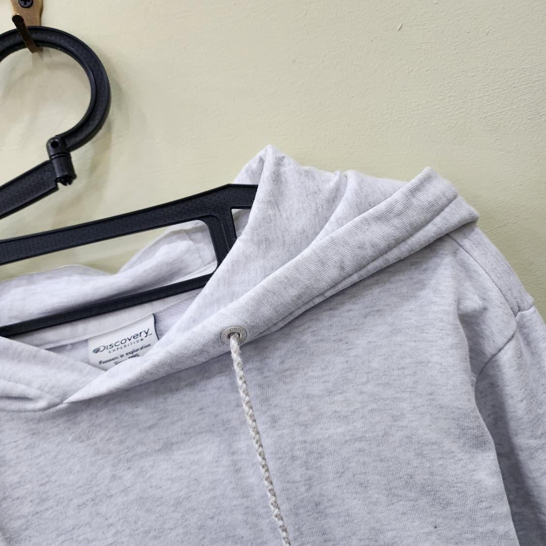 디스커버리 얇은기모 로고 후드 그레이 상품이미지2
