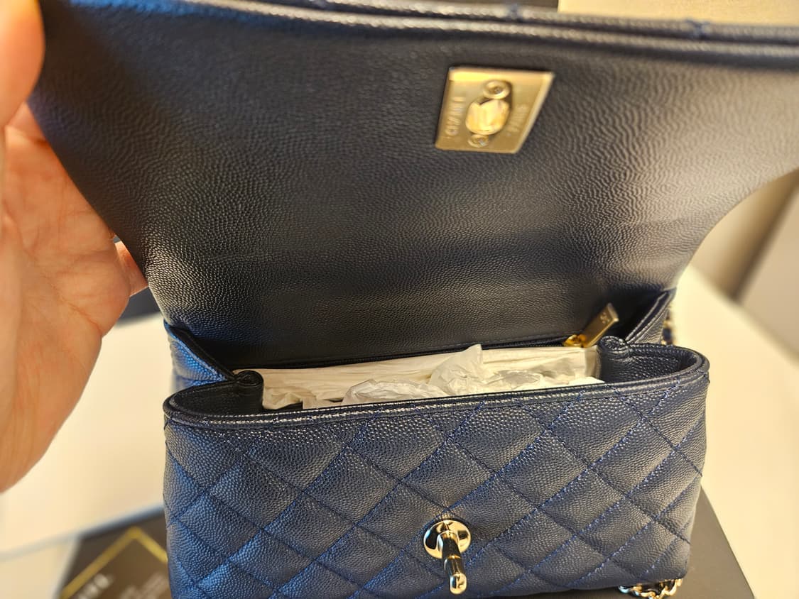 샤넬 코코핸들 스몰 네이비 금장 풀박 상품이미지8