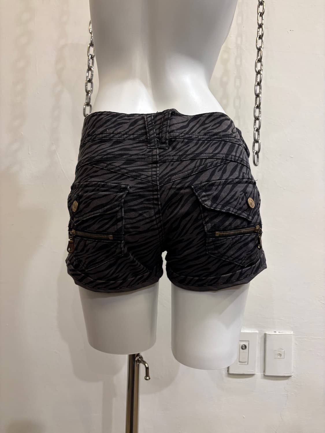 지브라 패턴 금장 버튼 그레이 숏팬츠 갸루 상품이미지3