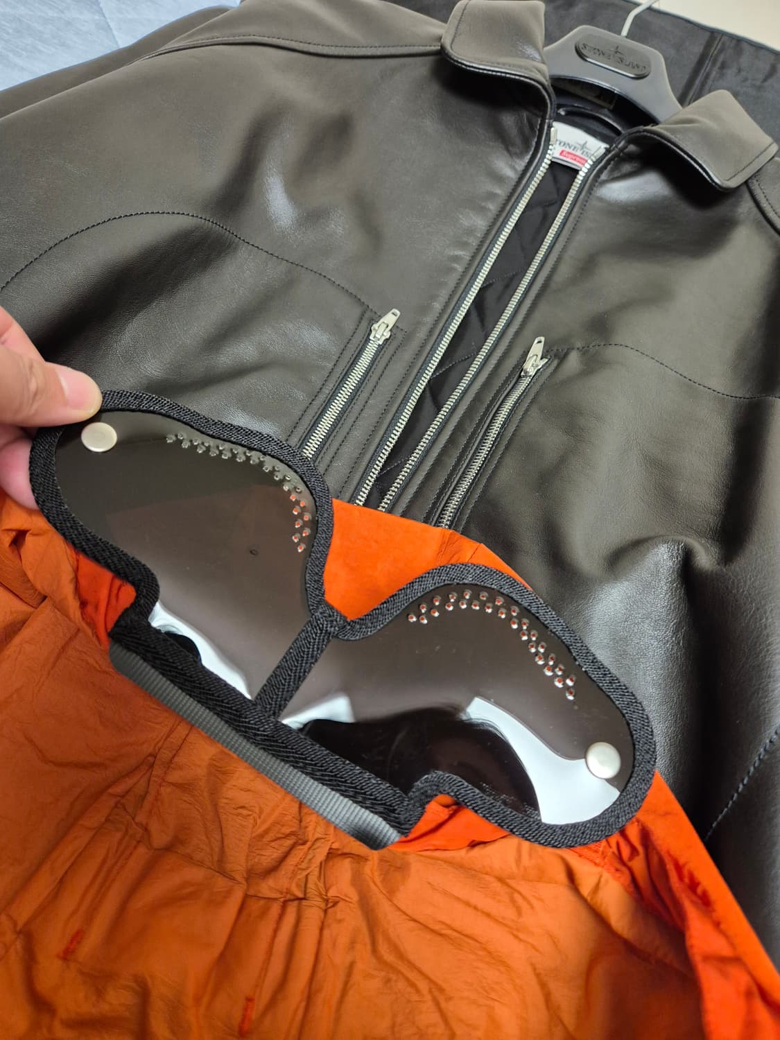 슈프림 스톤아일랜드 레더 봄버 블랙 상품이미지6