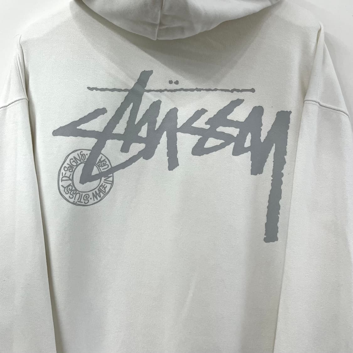 스투시 디자인스 백로고 화이트 후드티 상품이미지5