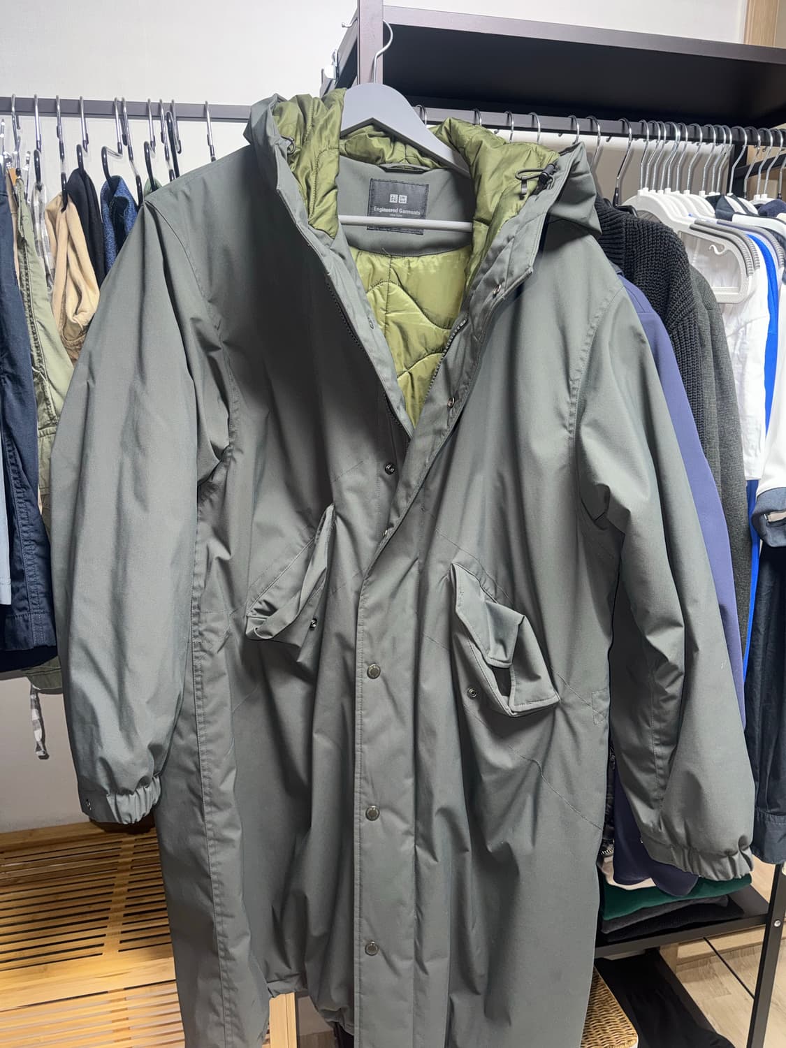 유니클로x엔지니어드가먼츠 퍼프테크 후드코트 상품이미지1