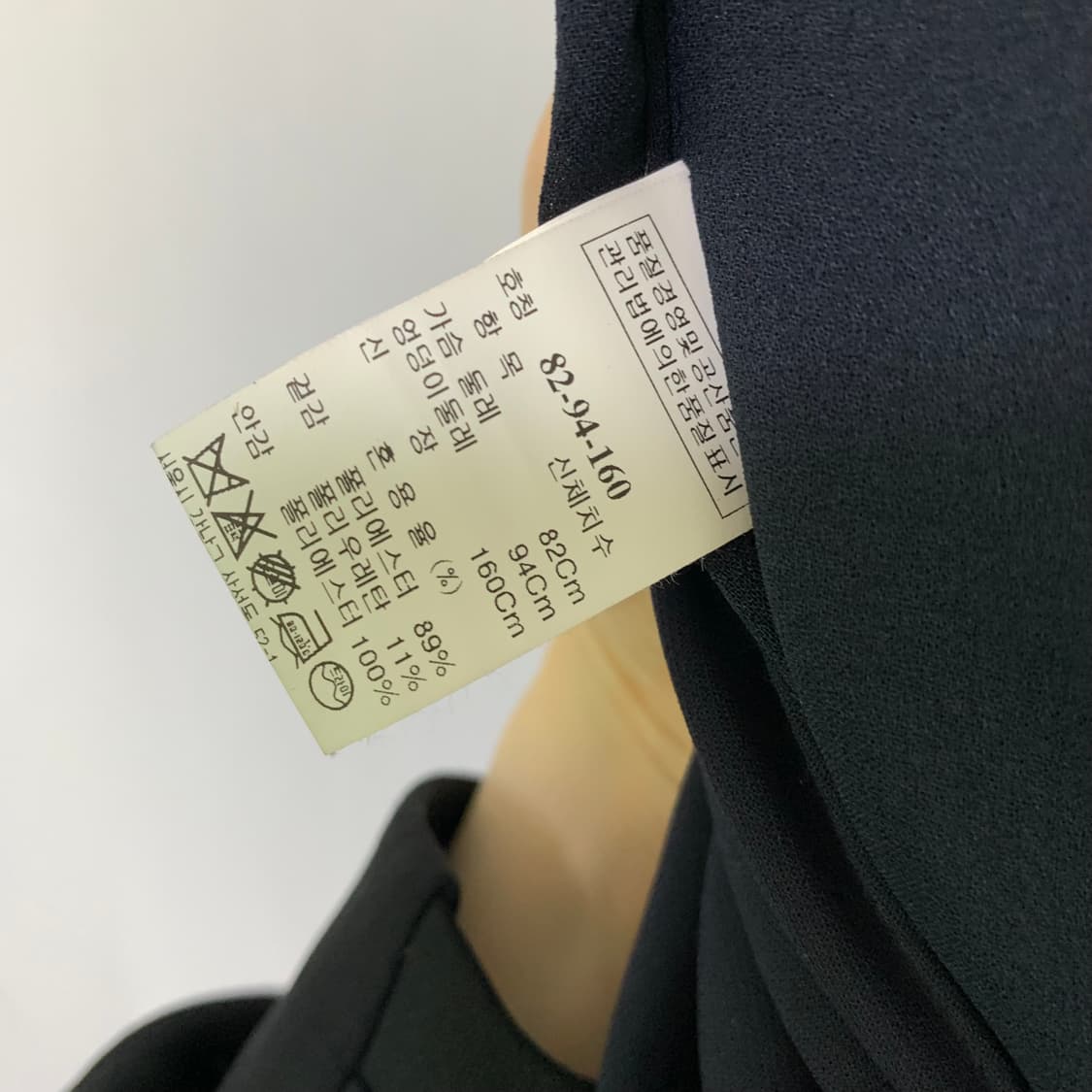 한섬 타임 백 핀턱 드레이프 슬리브리스 원피스 아카이브무드 상품이미지7