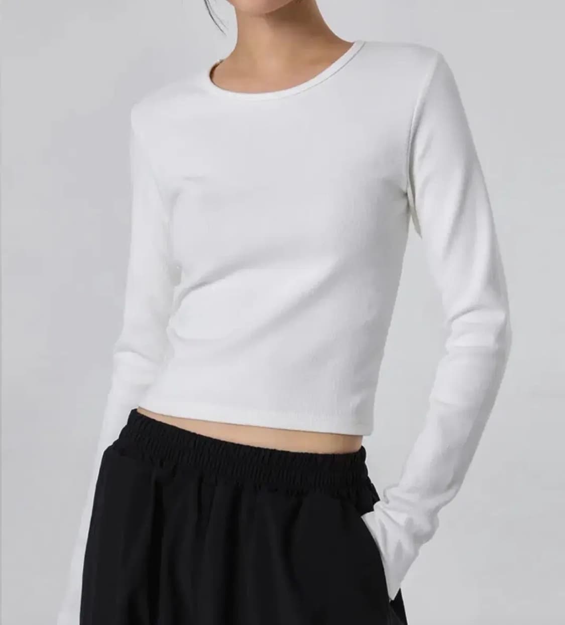 블랙업 포키즈 크롭 긴팔티 상품이미지1