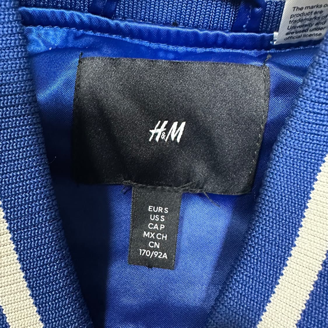 ✨ (바배) H&M 예일 새틴 바시티 봄버 자켓 상품이미지3