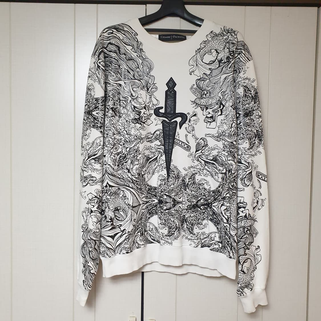 체사레파치오티 맨투맨 상품이미지1