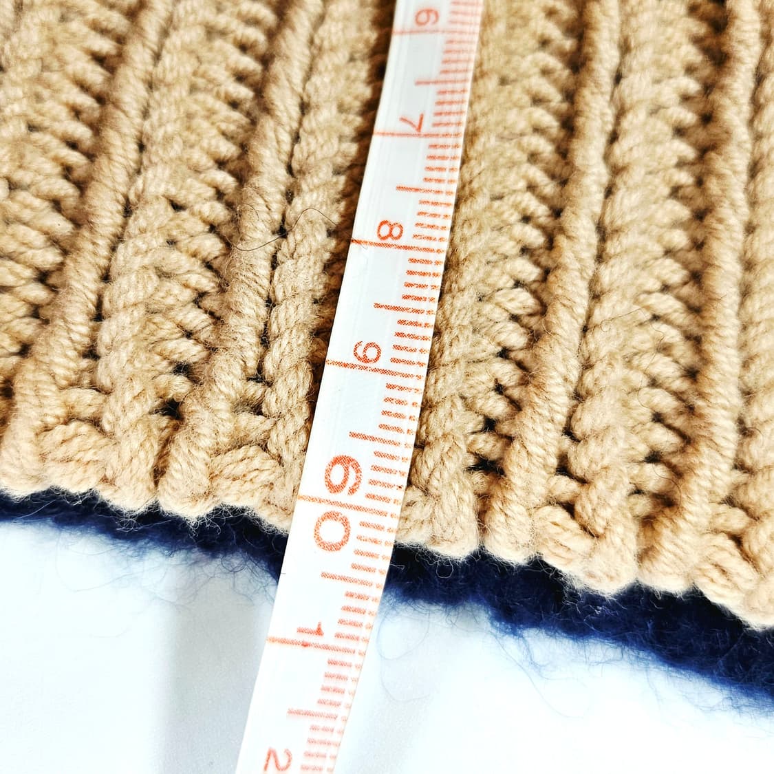 [1 Size][더오픈프로덕트]백 스트라이프 컷 아웃 니트 스웨터 상품이미지9