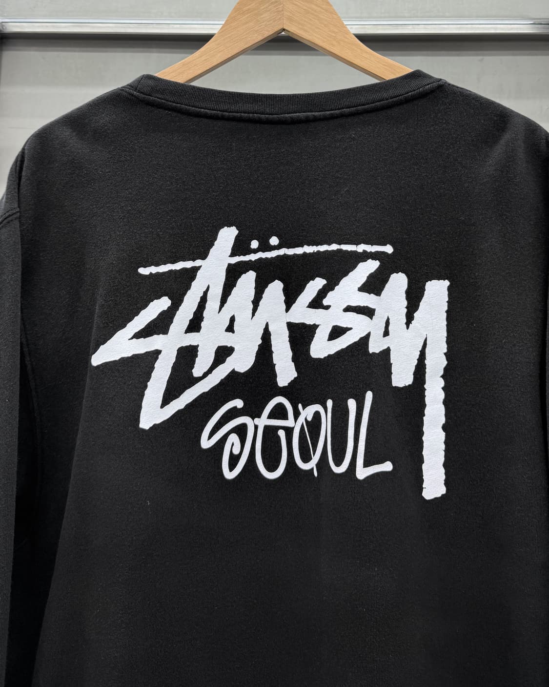 스투시 서울 챕터 빅 스탁 스웻 맨투맨 블랙 상품이미지3