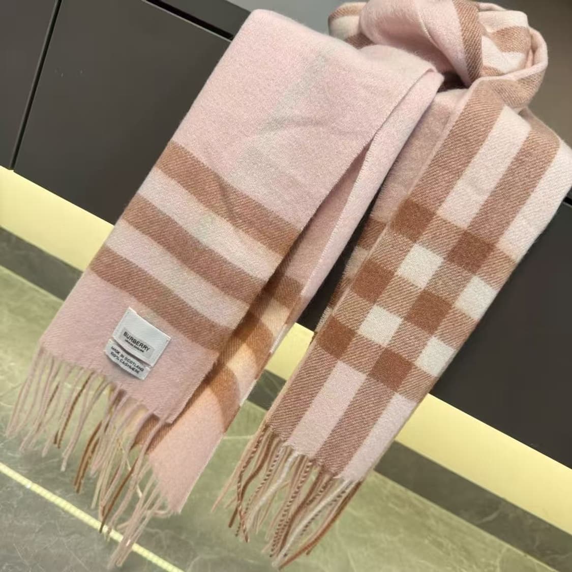 버버리숙녀 리버서블 스카프
 상품이미지4
