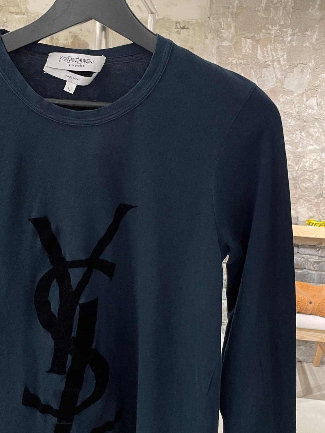 이브 생로랑 리브 고쉬 딥 네이비 벨벳 로고 롱 슬리브 상품이미지3