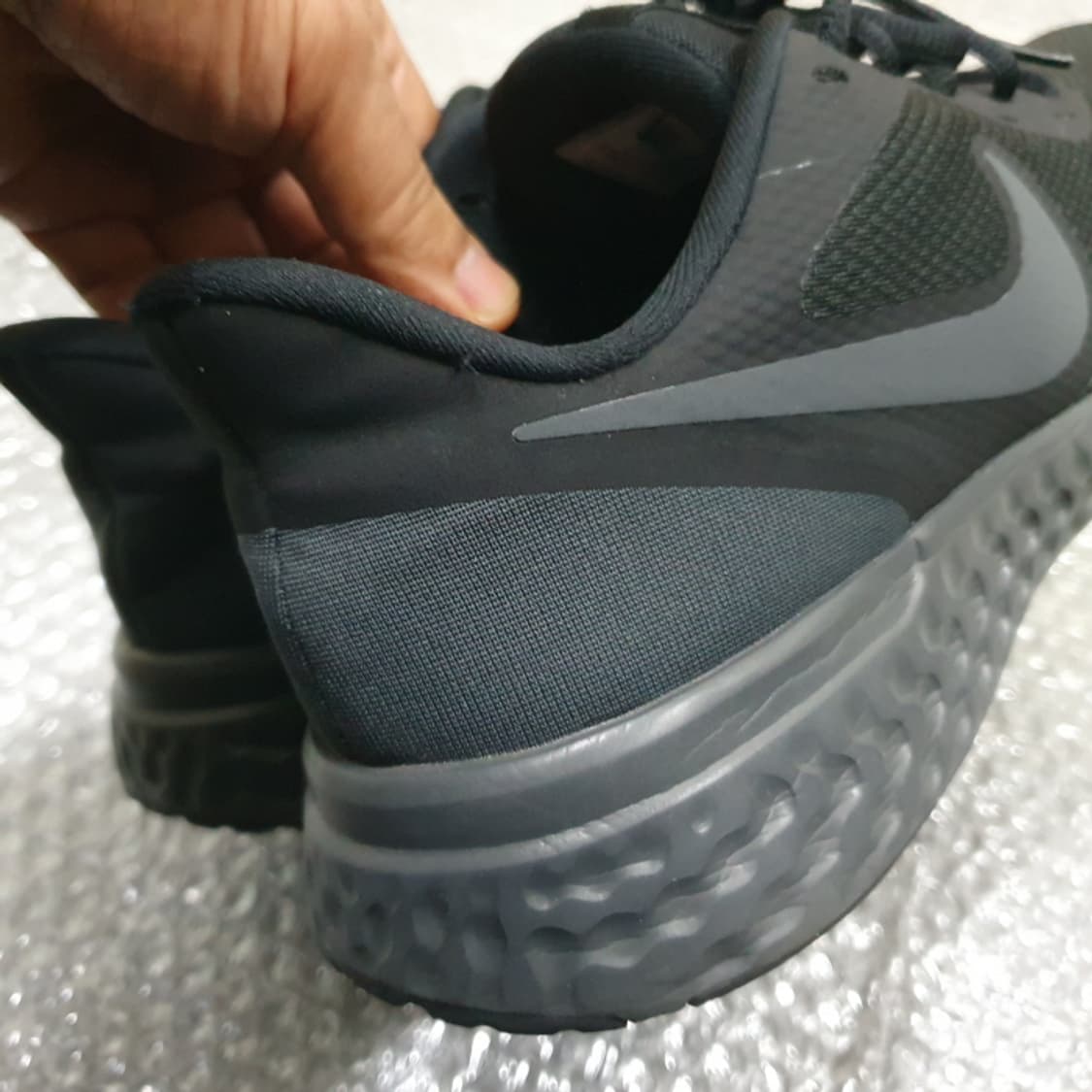 나이키 레볼루션5 트리플블랙 BQ3204-001(300) 상품이미지4