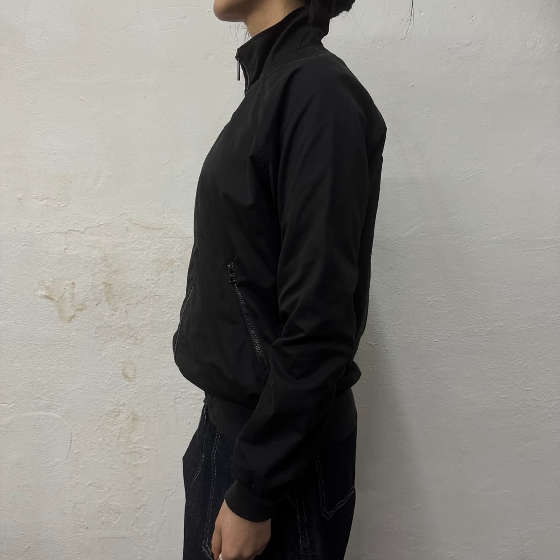 빔즈(BEAMS) 블랙컬러 폴리에스터 더블 집업 하이넥 테크 윈드브레이커 상품이미지2